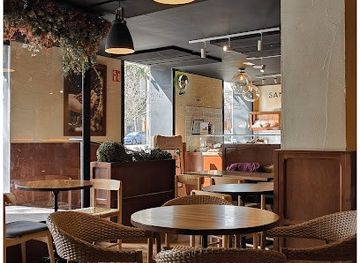 spain/madrid/retiro/restaurant/santagloria-coffee-bakery-menendez-pelayo