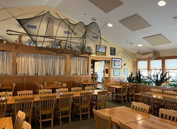 north-carolina/inner-banks/restaurant/basnight-s-lone-cedar-cafe