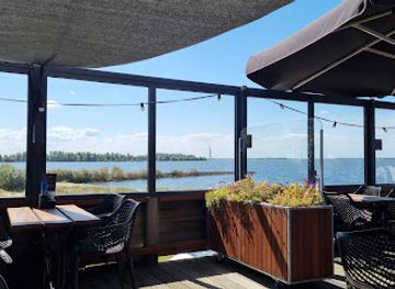 netherlands/ijsselmeer-polders/restaurant/pier-16