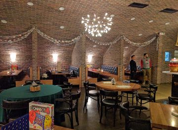 california/sacramento/restaurant/empress-tavern