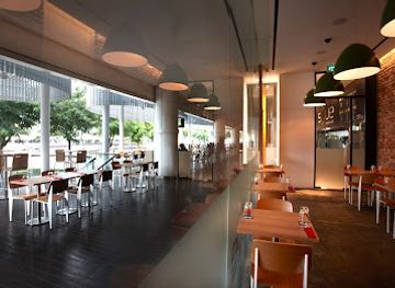 singapore/singapore/clarke-quay/restaurant/sque-rotisserie-alehouse