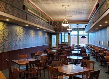 illinois/springfield/restaurant/the-feed-store