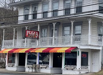 connecticut/ski-sundown/restaurant/pizza-petes