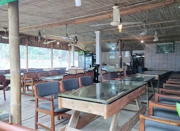 bangladesh/cox-s-bazar/himchori/restaurant/sea-food-cafe
