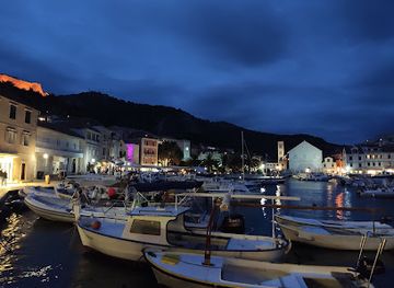 croatia/hvar-island/restaurant/junior