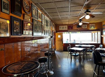 ohio/cincinnati/mount-adams/restaurant/city-view-tavern