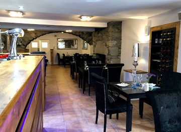 united-kingdom/merionethshire/restaurant/y-sgwar