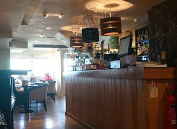 guernsey/perelle-bay/restaurant/village-east