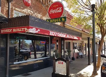 alabama/chattahoochee-valley/restaurant/huggin-molly-s