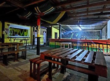 dominica/roseau/restaurant/m-g-s-jerk-hut-bar