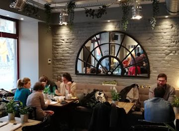 hungary/budapest/gellert-hill/restaurant/bartok-reggel-delben-este