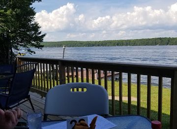 wisconsin/great-river-road/restaurant/waters-edge-lodge