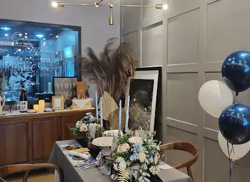 Oui Dining