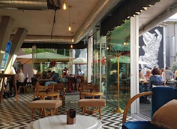 switzerland/lausanne/flon/restaurant/cipriano-wine-ham