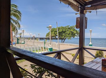 honduras/cayos-cochinos/restaurant/cric-cric-burger