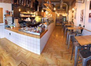 bulgaria/stara-planina/restaurant/rainbow-factory