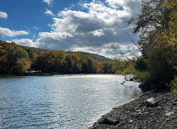 maryland/cunningham-falls-state-park/restaurant/cunningham-falls-lake-beach