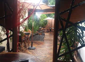 gabon/minkebe-national-park/restaurant/the-good-table