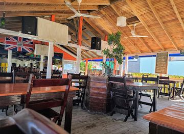 honduras/utila/restaurant/buccaneers-bar-and-grill