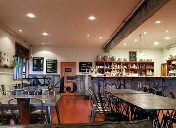 Speedway Garage & The Cobb Whanganui