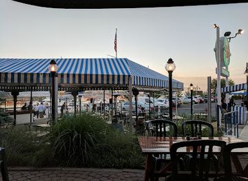 connecticut/stamford/harbor-point/restaurant/crab-shell