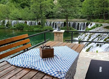 bosnia-and-herzegovina/jajce/restaurant/karlovacko