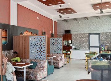 india/kashmir-great-lakes/restaurant/hills-and-high-restaurant