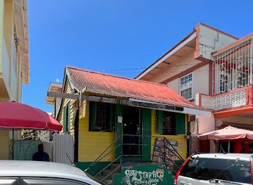 dominica/roseau/restaurant/one-step-in-restaurant