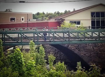 rhode-island/blackstone-river-bikeway/restaurant/waterfall-cafe-martini-bar