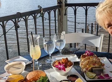 california/lake-tahoe/restaurant/boathouse-on-the-pier