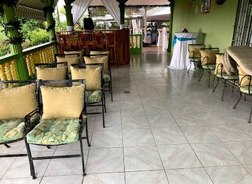 jamaica/morant-bay-area/restaurant/daphodils-in-the-garden