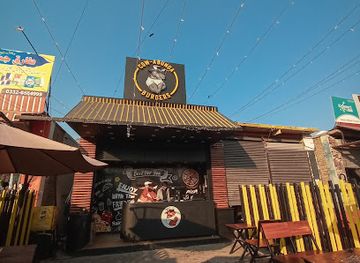 pakistan/peshawar/hayatabad/restaurant/cow-abunga