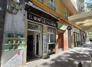 spain/madrid/retiro/restaurant/the-bear-and-the-madrono