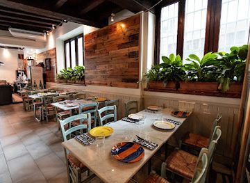 italy/milan/navigli/restaurant/sciue-navigli