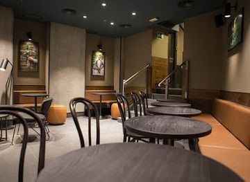 spain/madrid/malasana/restaurant/starbucks