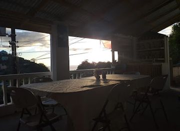 saint-vincent-and-the-grenadines/la-soufriere/restaurant/sunset-s-hideout-bar-n-grill