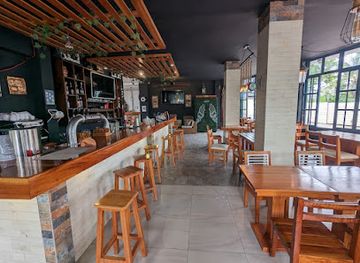 ecuador/puerto-ayora/restaurant/villa-luna