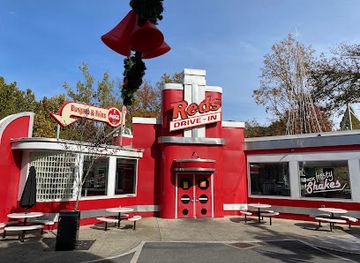 tennessee/pigeon-forge/restaurant/red-s-drive-in