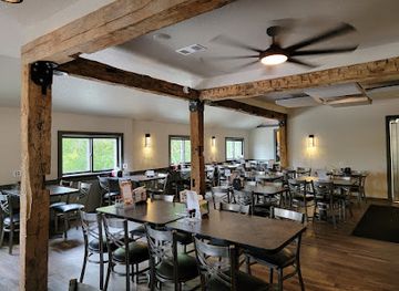 wisconsin/kettle-moraine-state-forest/restaurant/uncle-larry-s-rustic-inn