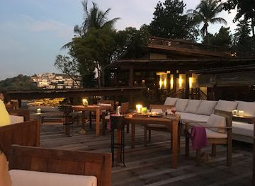 thailand/cardamom-mountains/restaurant/dining-on-the-rocks