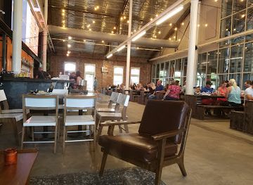 iowa/west-des-moines/restaurant/the-hall-dsm