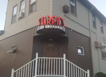 wisconsin/sheboygan/restaurant/sharpie-s-on-broadway