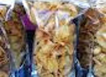Lota’s Kasuy & Banana Chips
