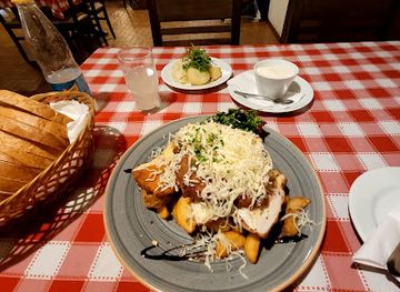 hungary/southern-great-plain/restaurant/gulas-bun