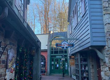 north-carolina/great-smoky-mountains/restaurant/mountain-edge-grill