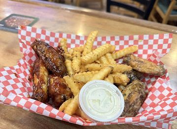 nebraska/columbus/restaurant/frank-s-grill-columbus-ne-inside-micek-s-shangri-la-bar