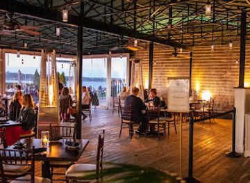 rhode-island/newport-cliff-walk/restaurant/safari-room-restaurant