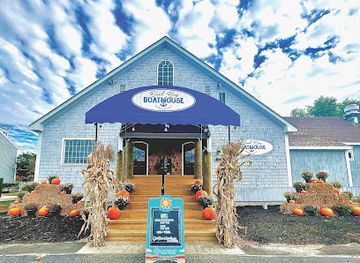 new-hampshire/lake-winnipesaukee/restaurant/back-bay-boathouse