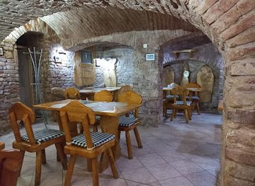 hungary/pecs/restaurant/bacchus-pince-etterem