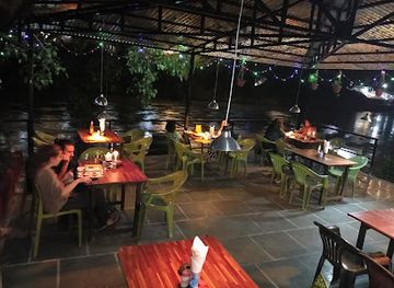 india/rishikesh/laxman-jhula/restaurant/lucky-restaurant-best-indian-food